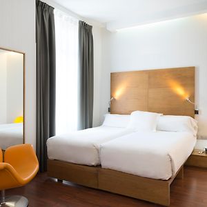 Zimmer mit Kingsize-Bett